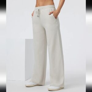 VUORI Halo Essential Wide Leg DreamKnit™ Pant Ecru Heather Sz S NWT Best Seller
